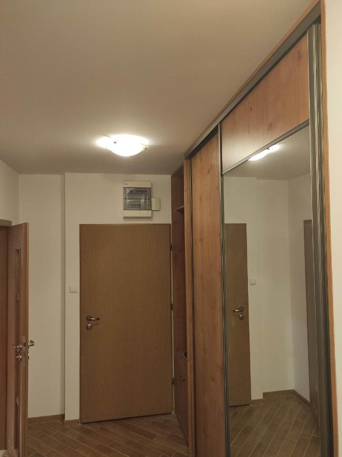 Kemp With 2 Shared Bathrooms ,wc , 2km To Old Town -100m From Metro Szwedzka *