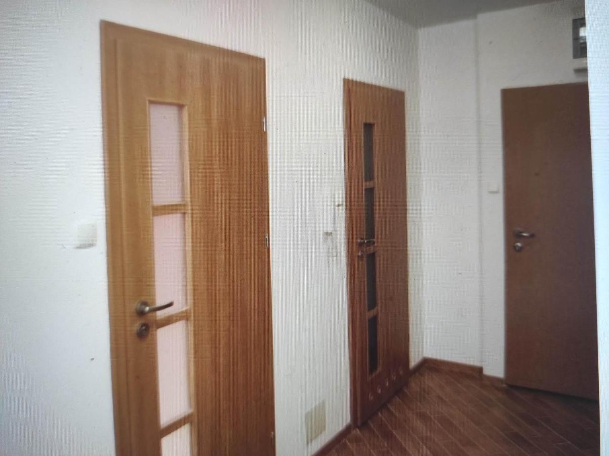 With 2 Shared Bathrooms ,wc , 2km To Old Town -100m From Metro Szwedzka * Varšava